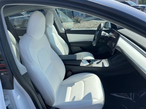Used 2021 Tesla Model Y Long Range AWD/4WD image 27