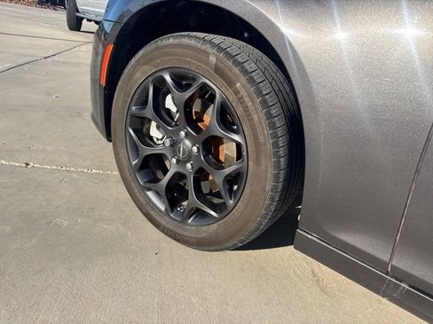 Certified 2022 Chrysler 300 Touring L w/ Comfort Group image 8