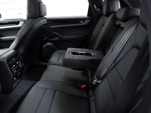 Certified 2026 Porsche Cayenne AWD/4WD image 36