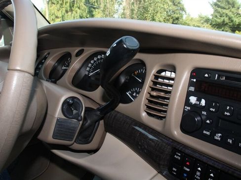 Used 2005 Buick Le Sabre Limited w/ Celebration Edition Package FWD image 8