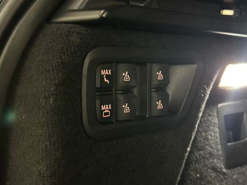 Used 2025 BMW X7 M60i AWD/4WD image 22