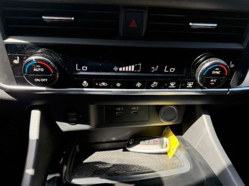 Used 2024 Nissan Rogue SV w/ SV Premium Package FWD image 26