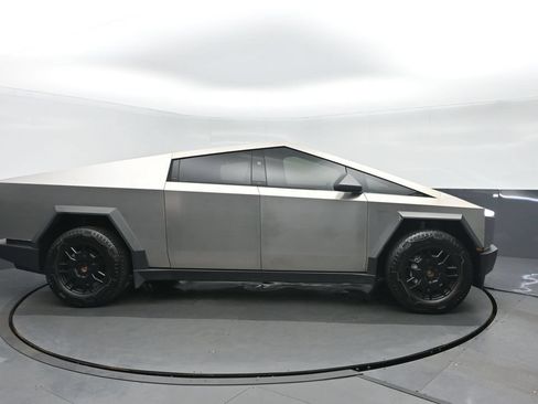 Used 2024 Tesla Cybertruck AWD Crew Cab image 2