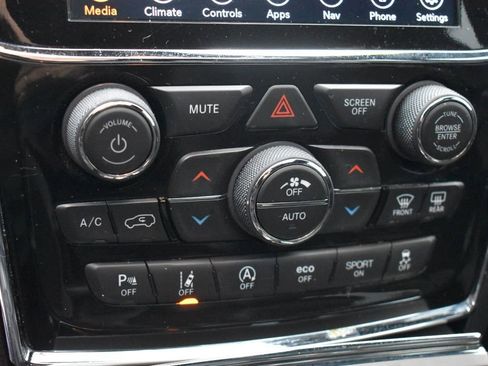 Used 2022 Jeep Grand Cherokee Laredo X AWD/4WD image 35