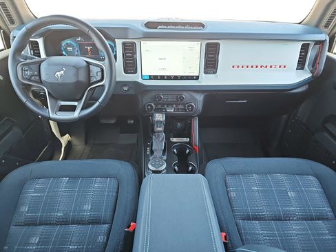 Used 2025 Ford Bronco Heritage Edition AWD/4WD image 9