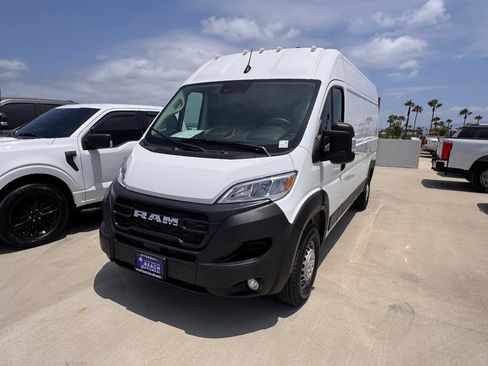 Used 2025 RAM ProMaster 2500 w/ Convenience Group FWD image 3