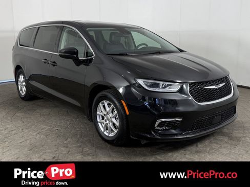 Used 2024 Chrysler Pacifica Touring-L FWD image 1