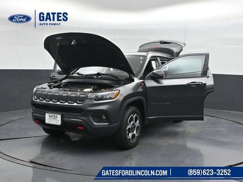 Used 2022 Jeep Compass Trailhawk w/ Trailhawk Convenience Group AWD/4WD image 55