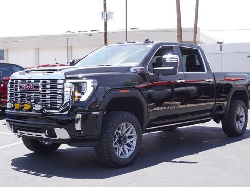 New 2025 GMC Sierra 2500 Denali w/ Denali Reserve Package image 4