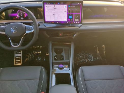 New 2026 Volkswagen Tiguan SEL R-Line image 15