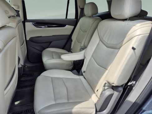 Used 2020 Cadillac XT6 Premium Luxury FWD image 16