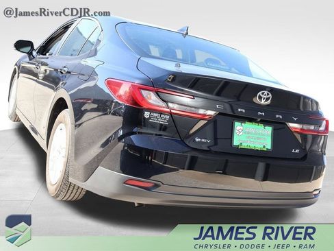 Used 2025 Toyota Camry LE image 3