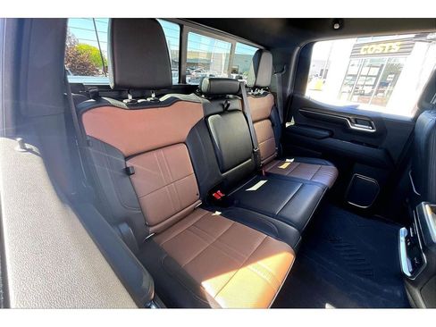 Used 2024 Chevrolet Silverado 1500 High Country w/ Technology Package AWD/4WD image 30