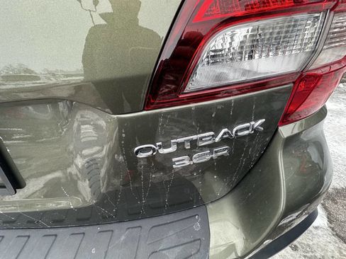 Used 2018 Subaru Outback 3.6R Touring image 7