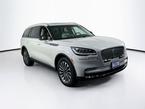 Used 2023 Lincoln Aviator Reserve w/ Elements Package Plus AWD/4WD image 3