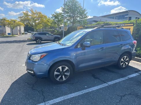 Used 2017 Subaru Forester 2.5i Premium w/ Popular Package #2A AWD/4WD image 2