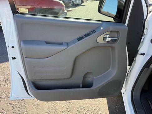 Used 2016 Nissan Frontier SV image 18