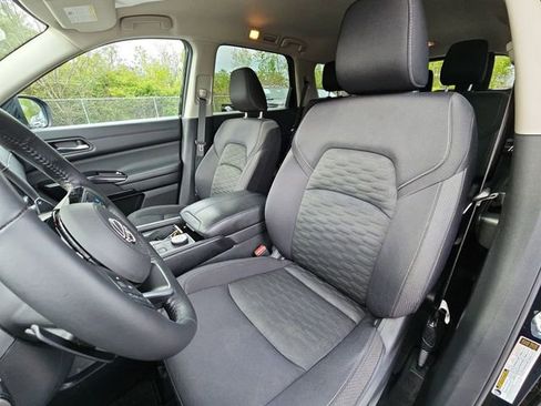Used 2022 Nissan Pathfinder SV AWD/4WD image 19