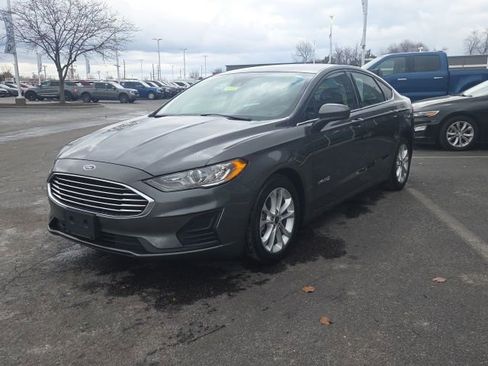 Used 2019 Ford Fusion SE image 2