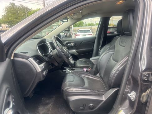 Used 2018 Jeep Cherokee Overland AWD/4WD image 19