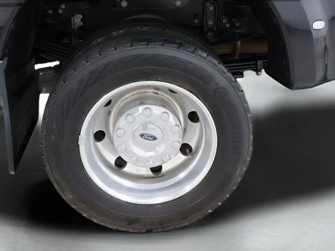 Used 2025 Ford F450 Platinum w/ FX4 Off-Road Package AWD/4WD image 32