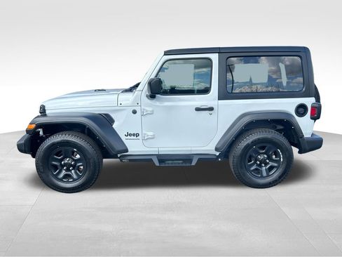 Used 2022 Jeep Wrangler Sport AWD/4WD image 2