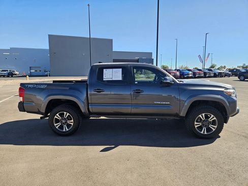 Used 2017 Toyota Tacoma TRD Sport w/ Tow Package (A/T) AWD/4WD image 6