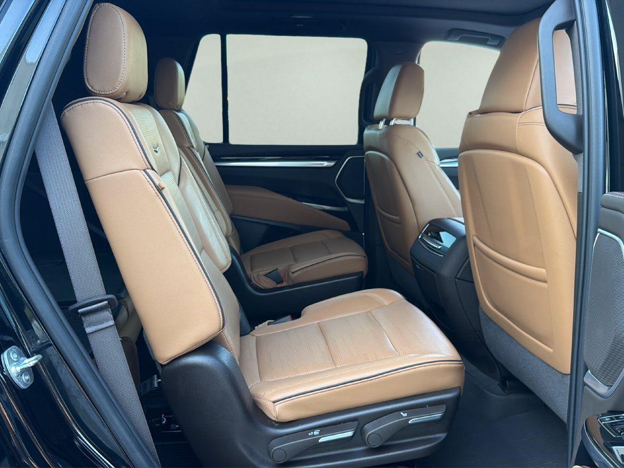 Certified 2025 Cadillac Escalade Premium Luxury w/ LPO, Floor Liner Package RWD image 20
