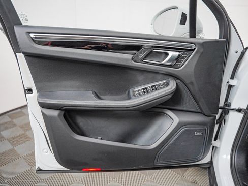 Certified 2026 Porsche Macan AWD/4WD image 27