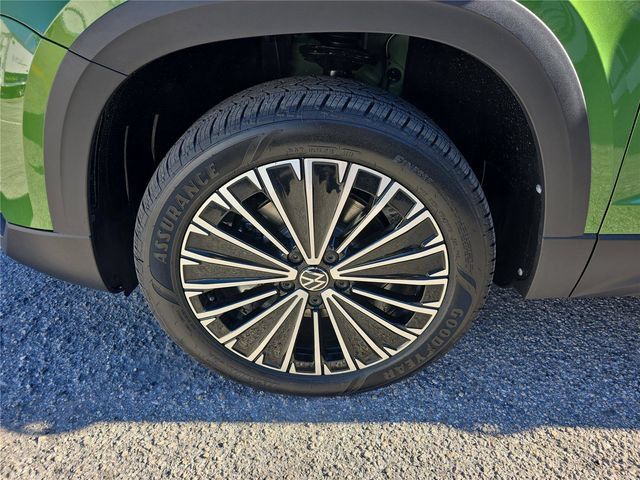 New 2026 Volkswagen Taos SE FWD image 6