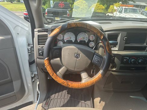 Used 2006 Dodge Ram 1500 Truck SLT AWD/4WD image 9