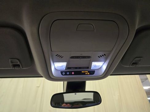 Used 2021 GMC Acadia SLT w/ Preferred Package image 25