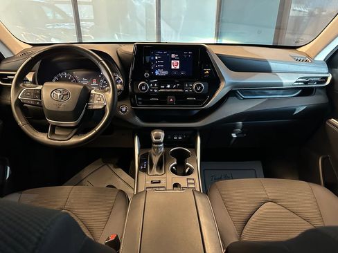 Used 2023 Toyota Highlander LE AWD/4WD image 8