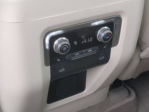Used 2022 GMC Yukon XL Denali AWD/4WD image 22