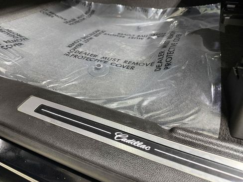Used 2018 Cadillac Escalade ESV Premium Luxury AWD/4WD image 33