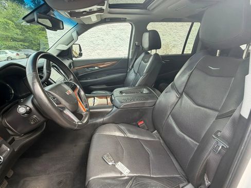 Used 2016 Cadillac Escalade ESV Premium RWD image 12