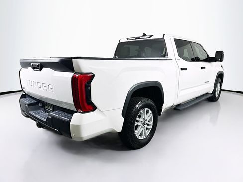 Used 2022 Toyota Tundra SR5 w/ SR5 Convenience Package AWD/4WD image 9