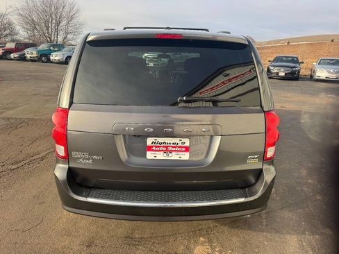 Used 2017 Dodge Grand Caravan GT image 4