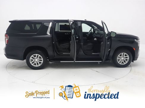Used 2021 Chevrolet Suburban LT image 3