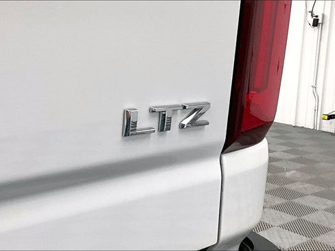 Used 2024 Chevrolet Silverado 3500 LTZ AWD/4WD image 18