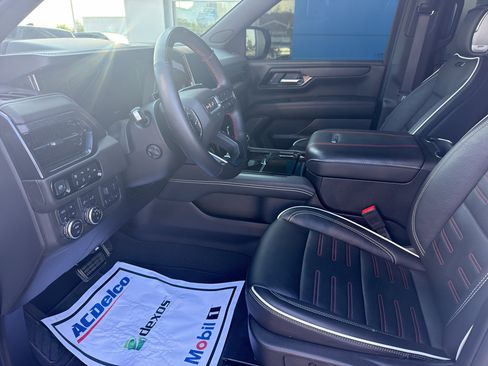 Used 2025 GMC Yukon AT4 Ultimate w/ LPO, Floor Liner Package AWD/4WD image 10