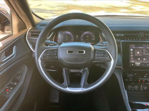 Certified 2023 Jeep Grand Cherokee Altitude image 10