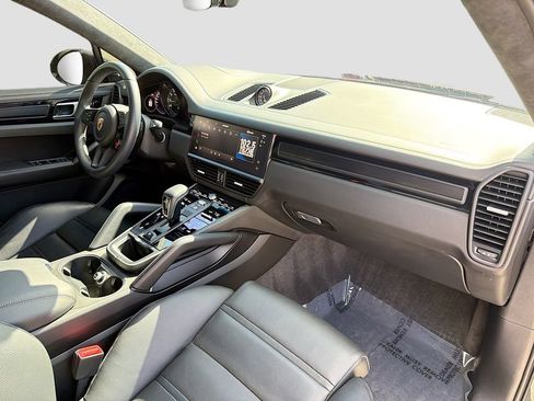 Used 2023 Porsche Cayenne Turbo GT image 18