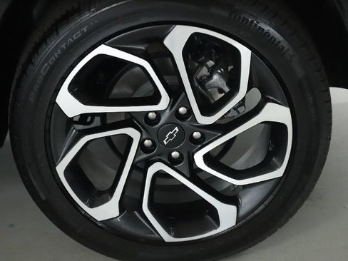 Used 2025 Chevrolet Trax RS w/ Sunroof Package FWD image 39