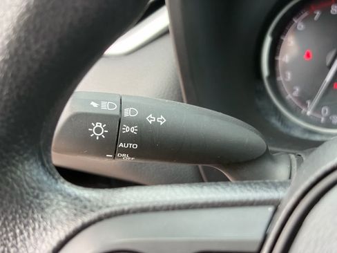 Used 2025 Toyota RAV4 XLE AWD/4WD image 19