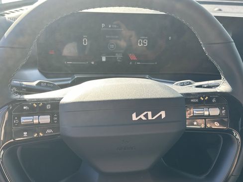 New 2026 Kia Sorento LX FWD image 17