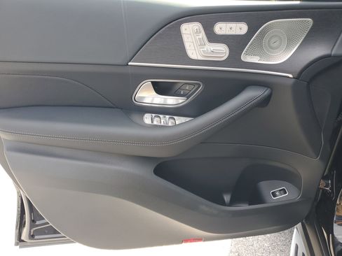 New 2026 Mercedes-Benz GLS 580 4MATIC image 19