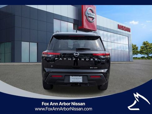 Certified 2024 Nissan Pathfinder SV w/ SV Premium Package AWD/4WD image 4