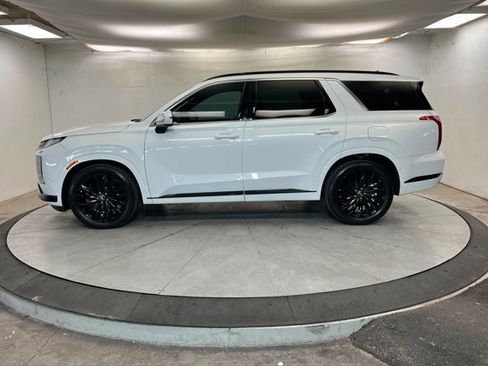 Used 2024 Hyundai Palisade Calligraphy image 2