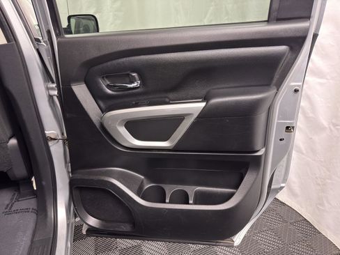 Used 2017 Nissan Titan SV image 29